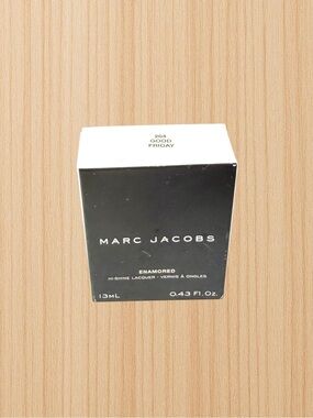 Marc Jacobs Nail Polish in Pale Green Shade